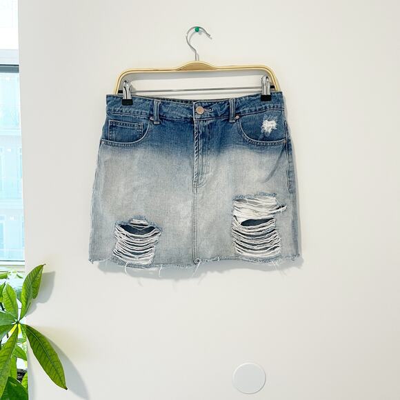 Forever 21 Ombre Denim Distressed Mini Skirt Size 28 - Picture 1 of 5